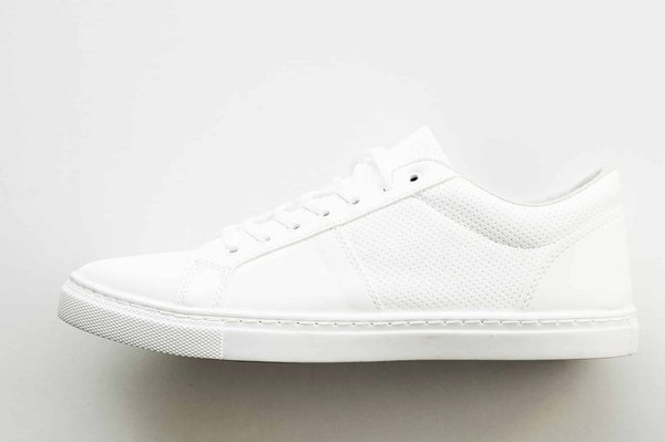 Chaussures emblématiques : les baskets ted baker à l'honneur cette saison.